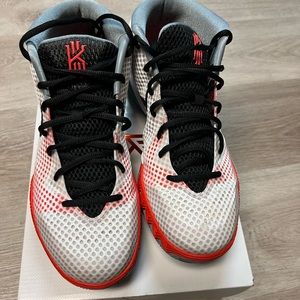 Kyrie 1